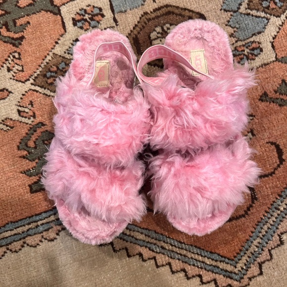 UGG Pink Fluff Slipper - Picture 1 of 6
